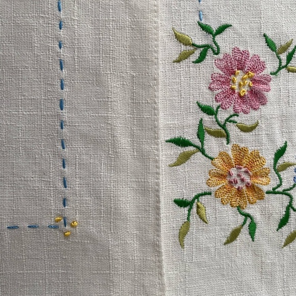 Embroidered Placemats Set of 4 Cotton Butterflies Tea Time Spring Cottagecore - Picture 5 of 11